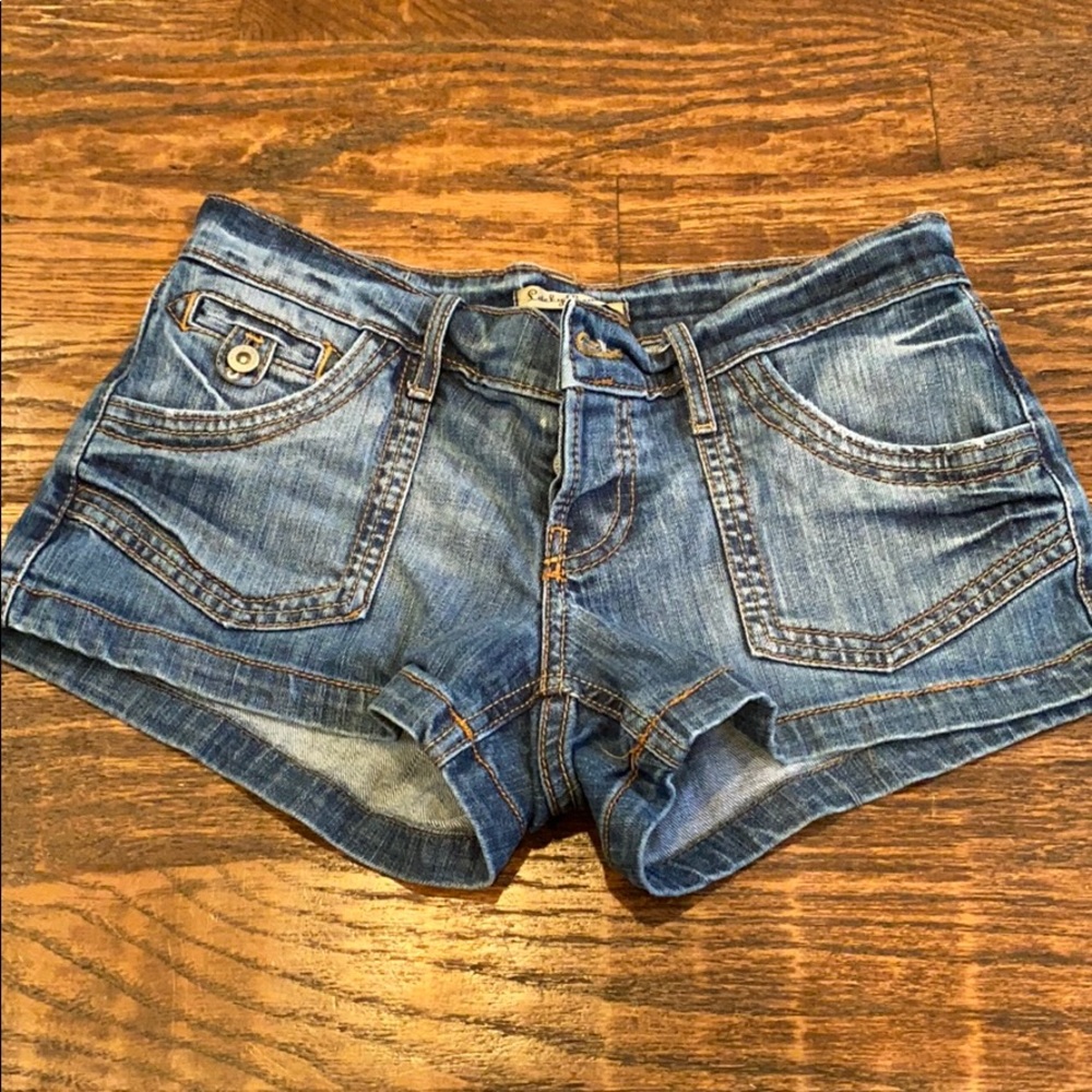 Lucky Brand / Denim Shorts / Low Rise - Slim Fit